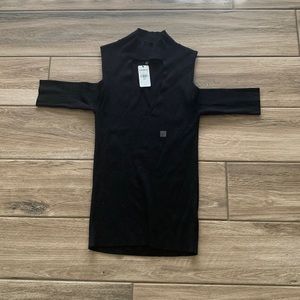 New turtle neck shoulders out sweater